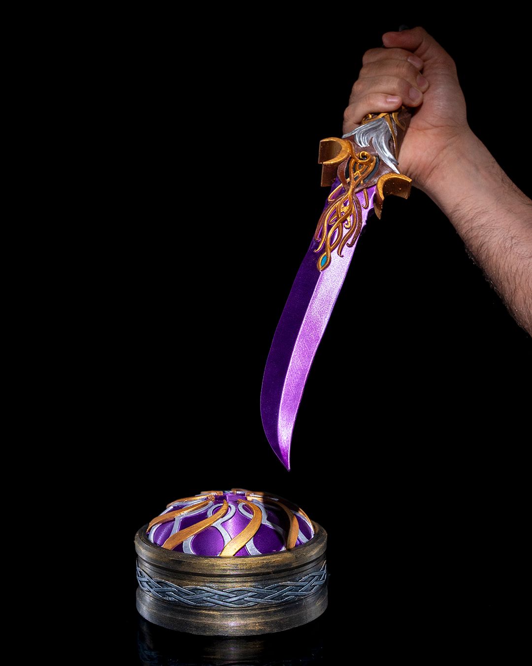 The Whisperer (Blade and Stand)