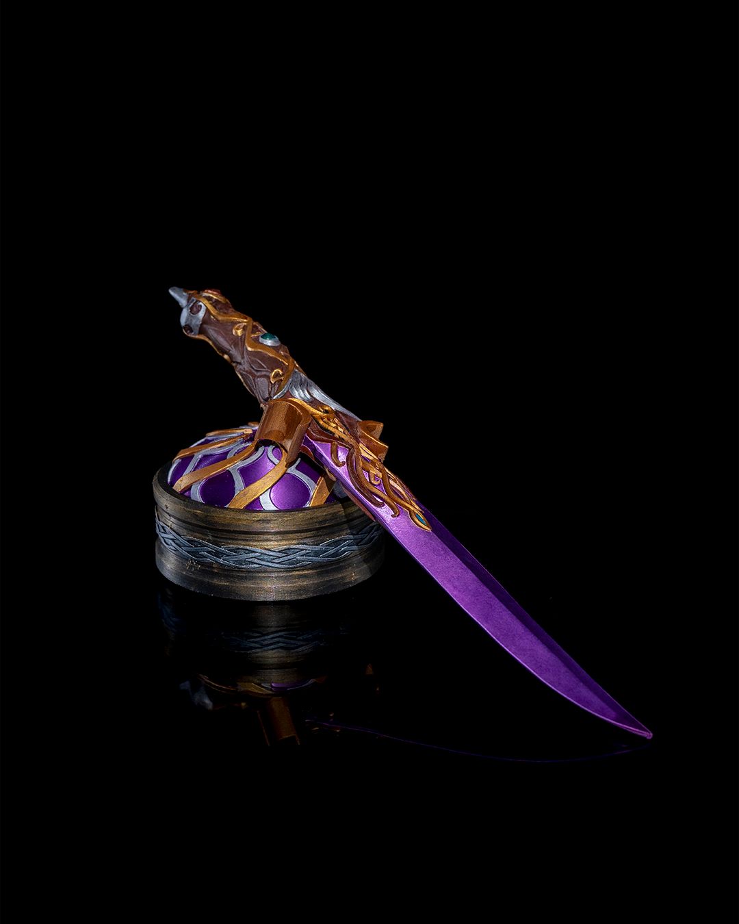 The Whisperer (Blade and Stand)